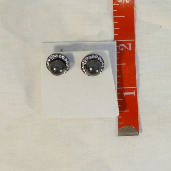 Grey Pearl Stud earrings with swarovski encircling the pearls. - Picture 3 of 4